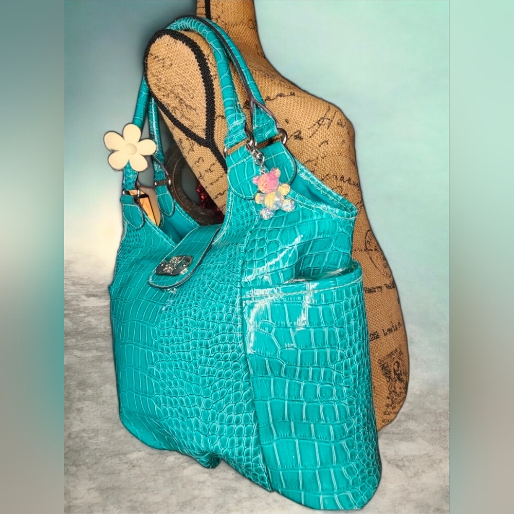 Turquoise Crocodile-Embossed Women’s Hobo Bag With Bear Charm & Flower Hair Clip - Picture 5 of 15